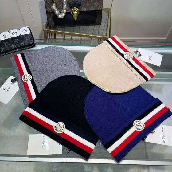 Moncler hat